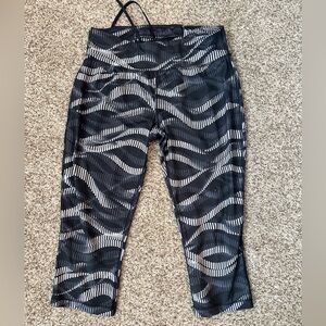 Danskin Now Black and Gray Patterned Leggings